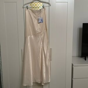 Maxi satin white skirt majorelle size XS.